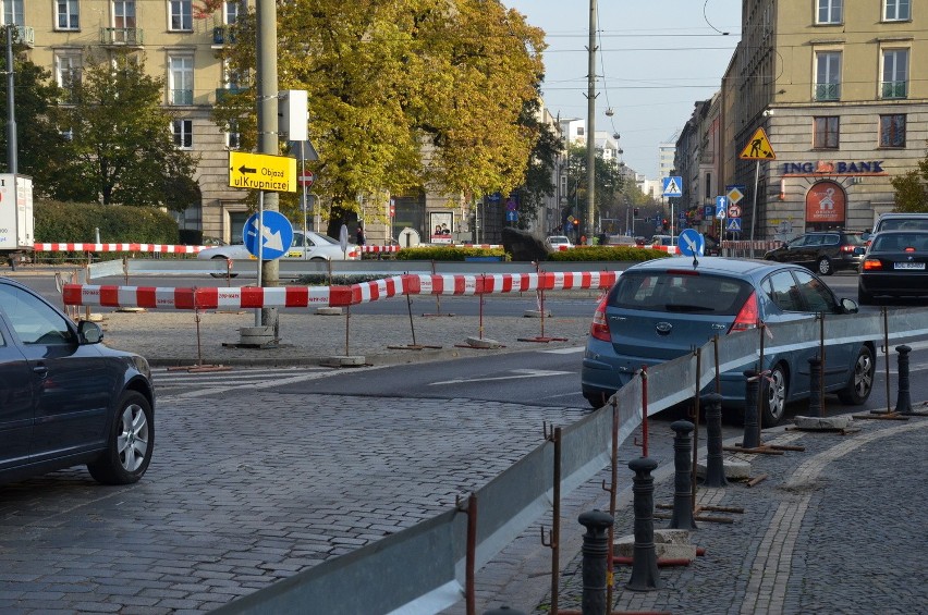 Przebudowa placu Kościuszki. Największy problem mają piesi, a robotników nie widać (ZDJĘCIA)