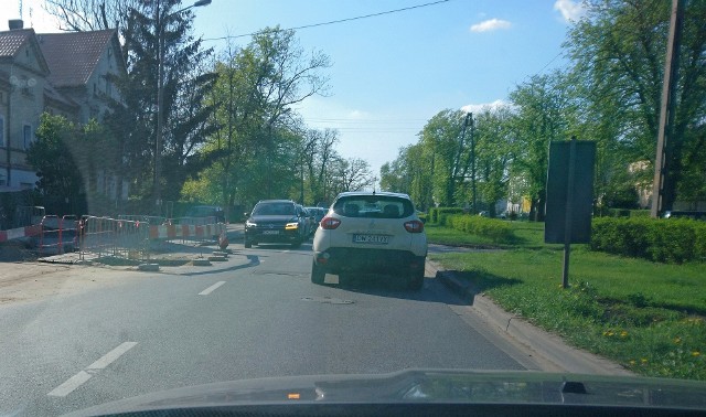 Zwężenie jedno na ulicy Wiejskiej