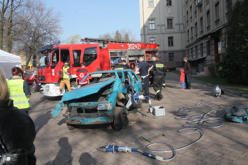 Piknik i pokazy ratownictwa drogowego przy Manufakturze [ZDJĘCIA]