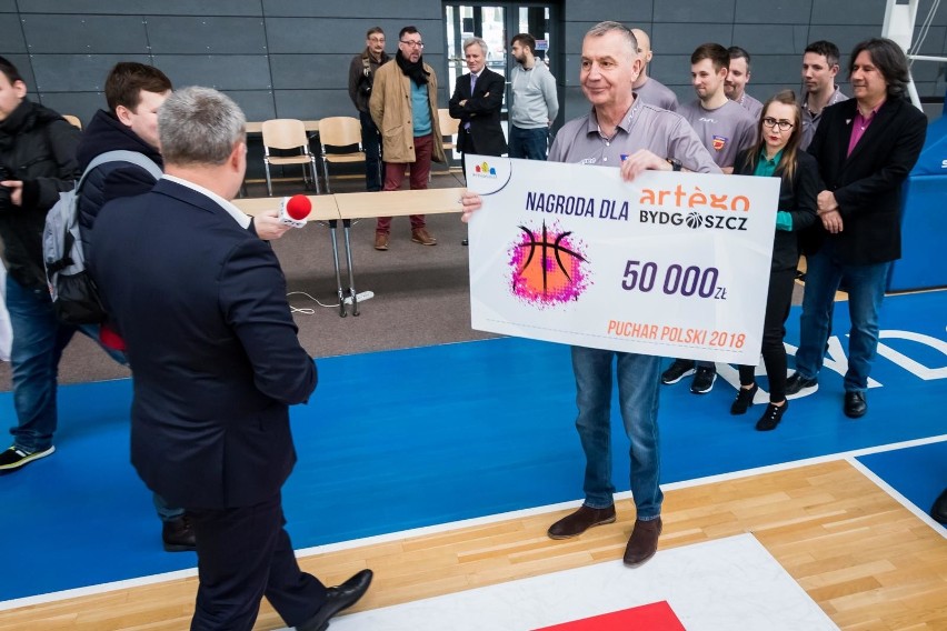 Prezydent Bydgoszczy Rafał Bruski wręczył nagrodę - 50 tys....