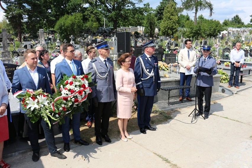 Święto policji w Starachowicach. Odsłonięto odnowiony pomnik poległych funkcjonariuszy [ZDJĘCIA]
