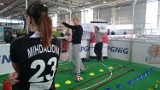 Artur Siódmiak i piłkarki MKS Selgros Lublin uczą dzieci gry w piłkę ręczną (WIDEO)