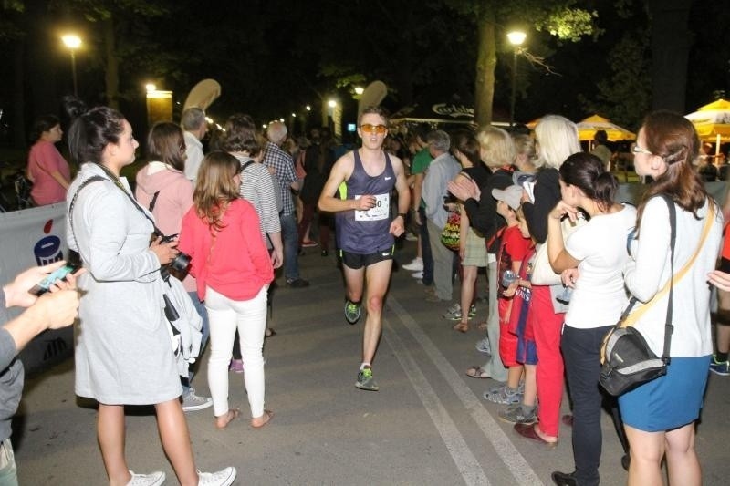 Nocny Wrocław Półmaraton 2013 odwołany! Tłum spontanicznie ruszył ulicami! A Dutkiewicz przeprasza