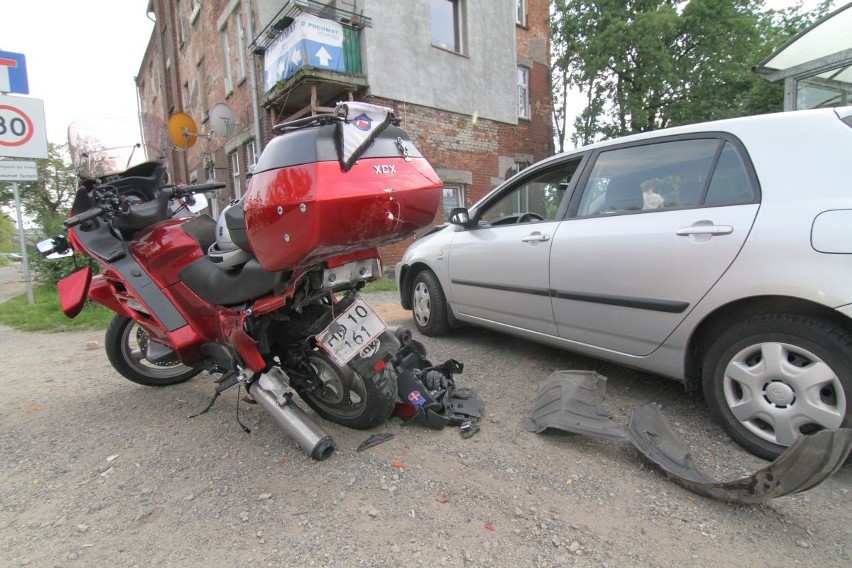 Wypadek na Obornickiej. Zderzenie trzech aut i motocykla