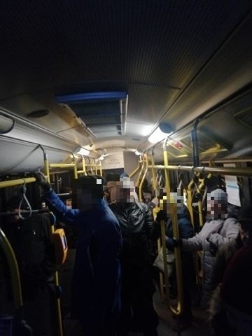 Zdjęcia zatłoczonej 103-tki. Według Czytelnika autobusem...