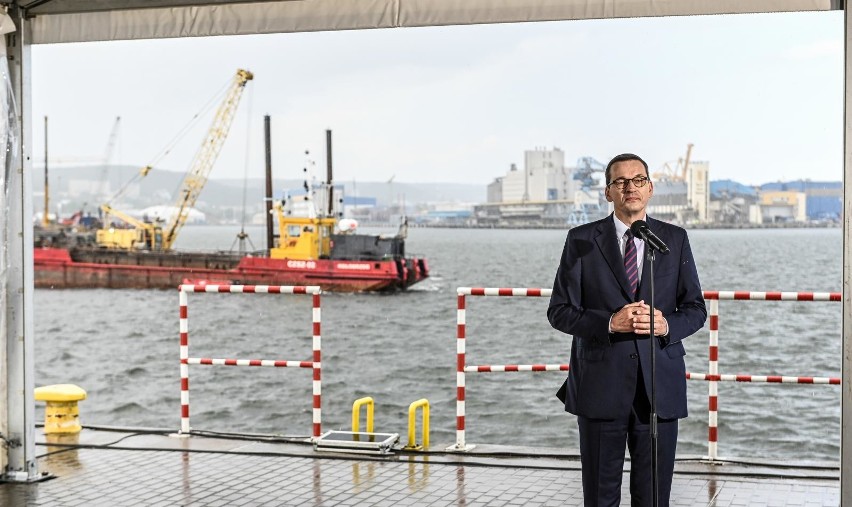 Mateusz Morawiecki w Gdyni: "Dzisiaj potrzebujemy takich dużych inwestycji". Port i CPK zawiązują współpracę i mówią o Drodze Czerwonej