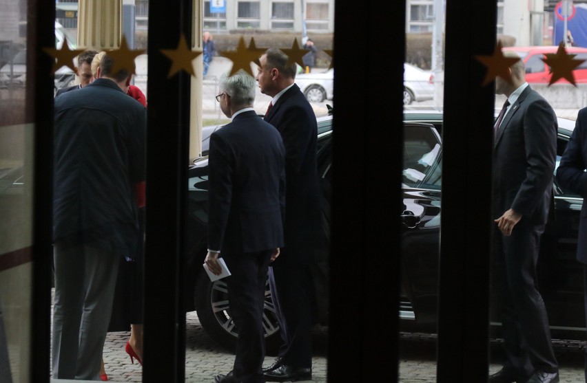 Prezydent Andrzej Duda i prezydent Węgier Janos Ader są już w Kielcach (WIDEO)