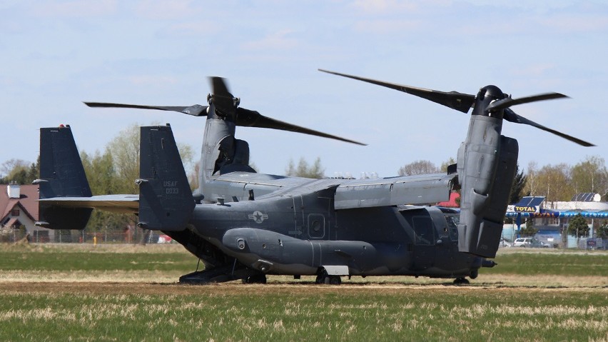 Bell-Boeing V-22 Osprey po południu dwukrotnie wylądował w...