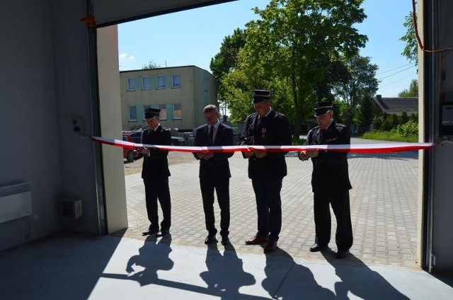 Gmina Ciechocin oficjalnie przekazała klucze do nowego garażu przedstawicielom jednostki OSP ze Świętosławia