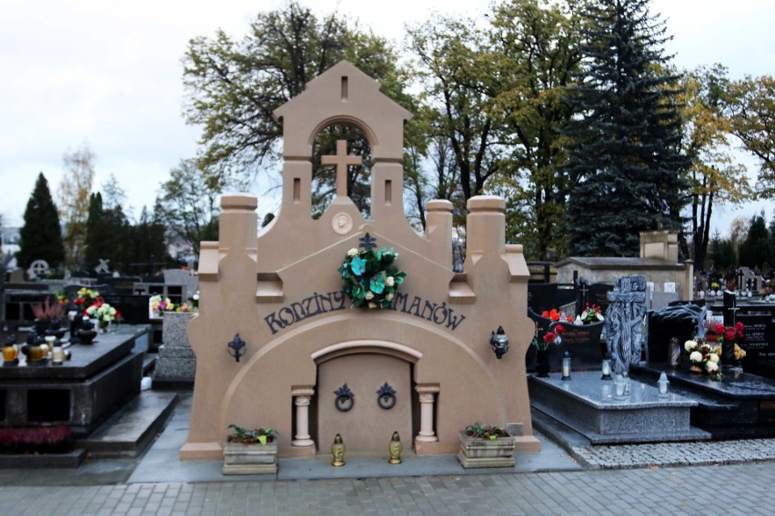 Zabytkowy grobowiec Kohmanów na sądeckim cmentarzu został uratowany