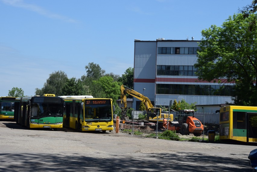 Mikołów: I etap budowy centrum przesiadkowego przy dworcu bez opóźnień ZDJĘCIA