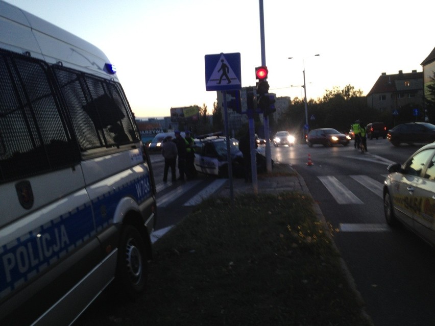 Wypadek na Santockiej. Policjanci w szpitalu [zdjęcia]