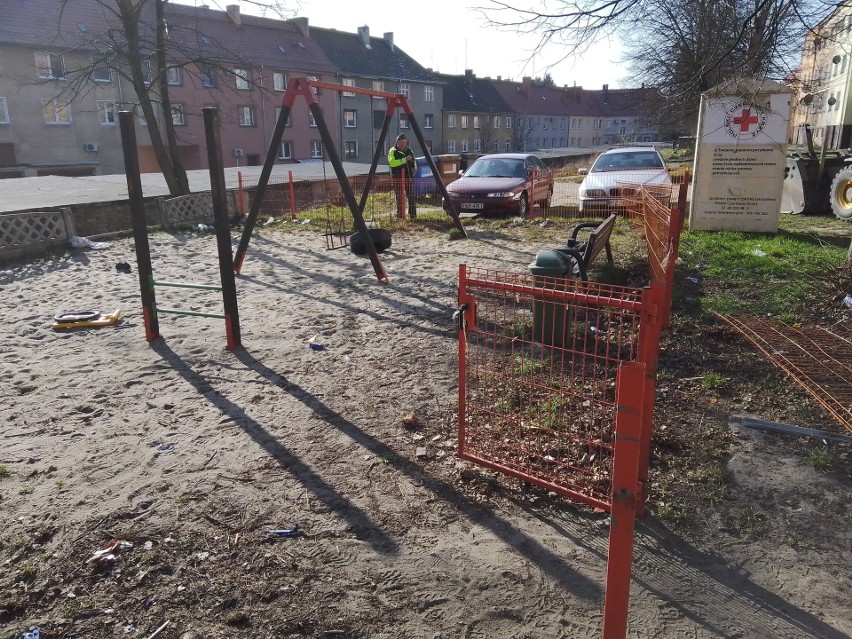 Rozbiórka placu zabaw przy ulicy Wakacyjnej w Krośnie...