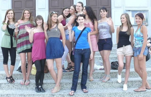 Trzynaście pięknych dziewcząt już w sobotę od godziny 18 walczyć będzie o koronę Miss Polonia Podkarpacia 2011 w Miejskim Domu Kultury w Stalowej Woli.
