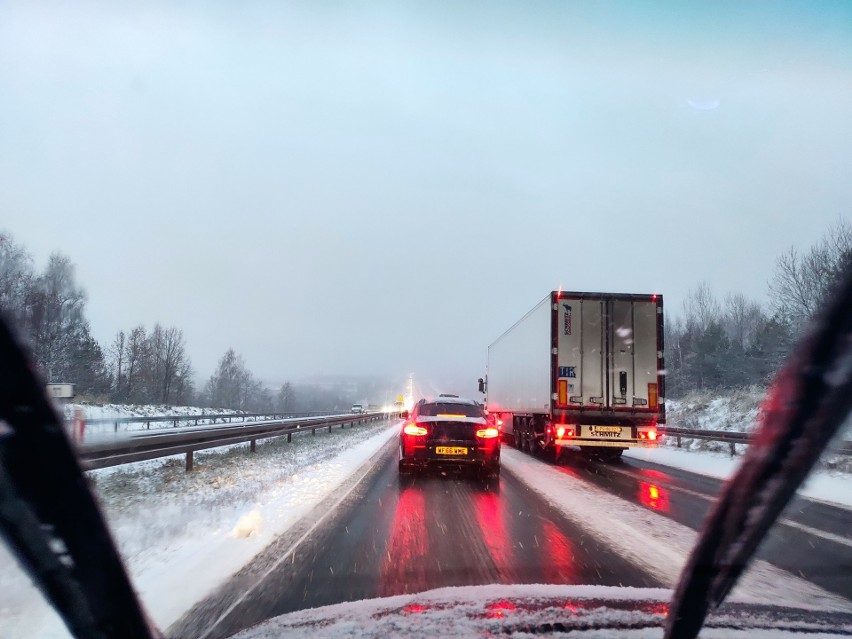 Droga numer 7 między Kielcami a Skarżyskiem. Tworzyły się...