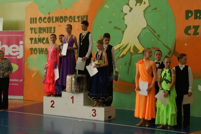 Kasia Zinin i Radek Baran na Ogólnopolskim Turnieju Tańca Towarzyskiego w Przecławiu pokonali wielu przeciwników i stanęli na drugim stopniu podium.