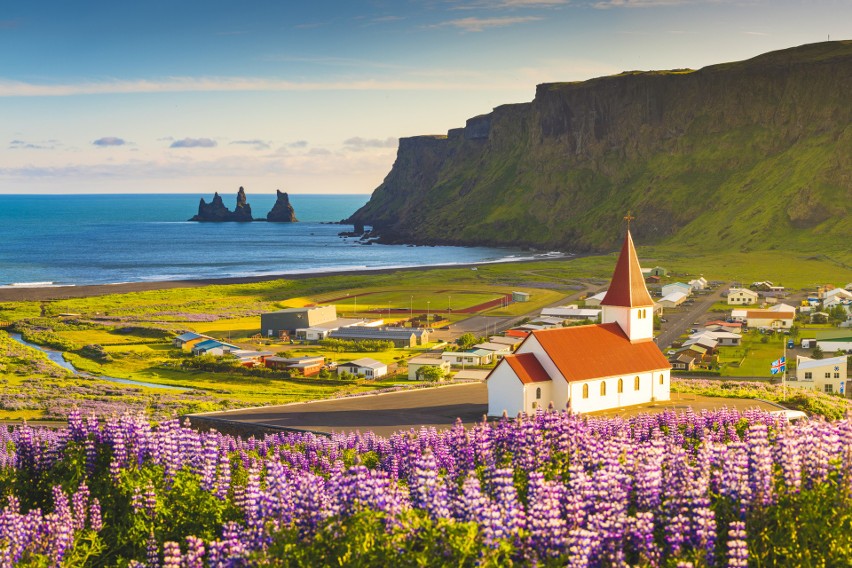 9. miejsce należy do pięknej Islandii....