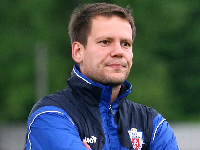 Idzik trenerem I zespołu Lechii był od od 23 września 2010 do 2 kwietnia 2012 roku.