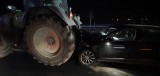 Samochód osobowy wjechał w tył ciągnika rolniczego, którym kierował mieszkaniec powiatu inowrocławskiego [zdjęcia]