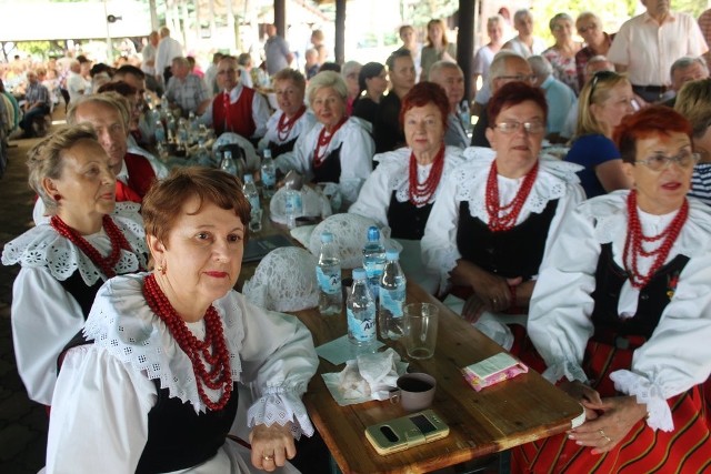 Wielki festyn seniorów z powiatu oleskiego w ośrodku wypoczynkowym Anpol w Starym Oleśnie.
