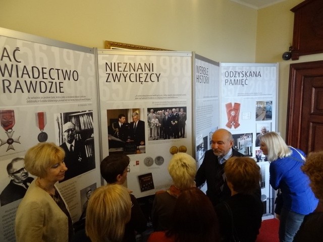 Od jesieni 2012 r. można w Bydgoszczy oglądać wystawę, którą dla Pedagogicznej Biblioteki Wojewódzkiej przygotował płk Jerzy Lelwic (na zdjęciu)