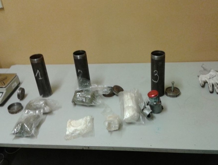 Aresztowano 13 dilerów, którzy przemycali narkotyki z...