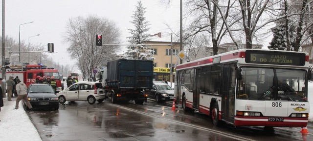 Do zderzenia doszło na skrzyżowaniu ulic Kusocińskiego i Żwirki i Wigury w Radomiu.
