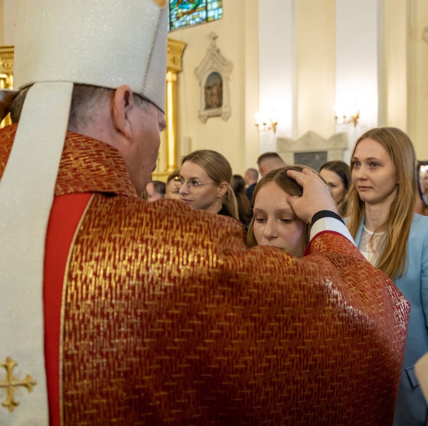 Sakrament bierzmowania odbył się w parafii pod wezwaniem świętego Jana Chrzciciela w Magnuszewie. Zobaczcie zdjęcia