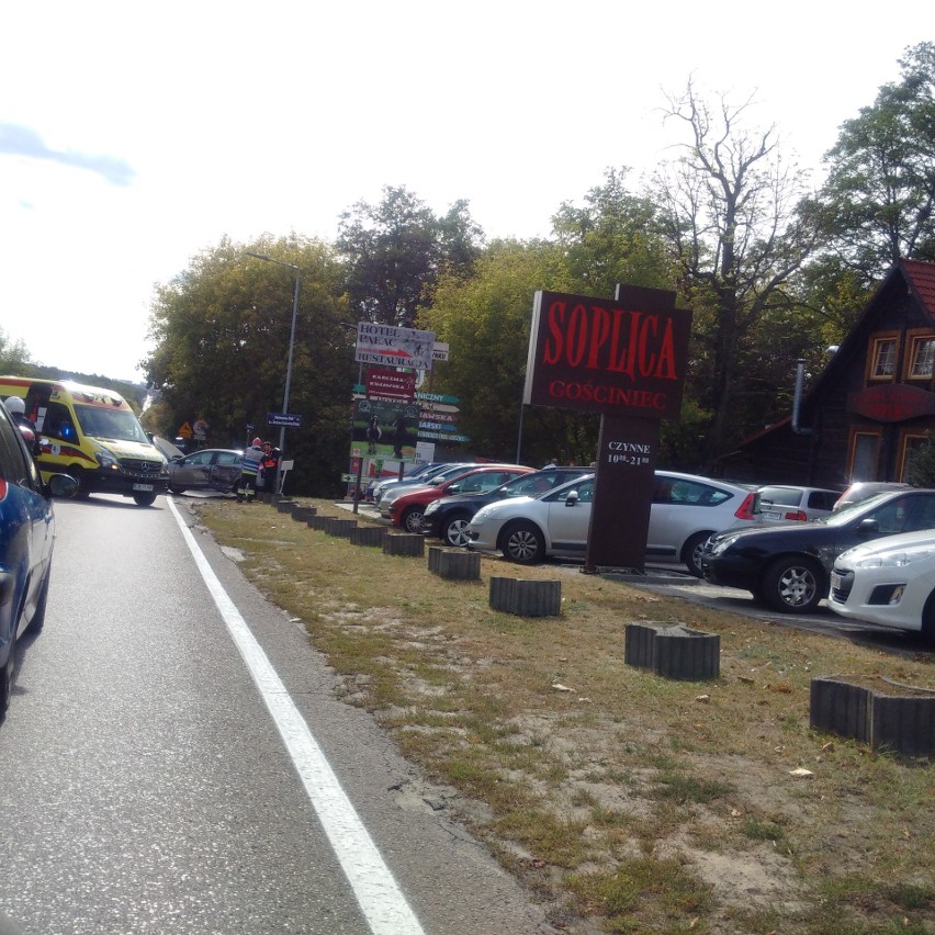 Bydgoszcz. Na ulicy Gdańskiej zderzyły się dwa samochody. 4 dzieci w szpitalu