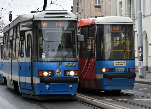 Ze względu na remonty torowisk i ulic MPK po raz kolejny zmienia trasy linii tramwajowych i autobusowych. Zdjęcie ilustracyjne.