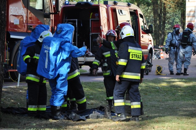 W Lipkach Wielkich odbyły się ćwiczenia z udziałem specjalistycznej grupy ratownictwa chemicznego, starostwa gorzowskiego, strażaków z powiatu gorzowskiego, policjantów i leśników z nadleśnictwa Karwin.