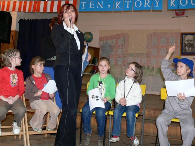 Podczas I Pikniku Rodzinnego w Szkole Podstawowej numer 10 w Tarnobrzegu, dzieci mogły wziąć udział, choćby w konkursie wiedzy o Europie.