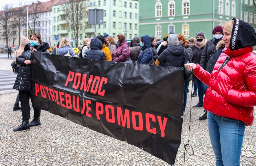 Pracownicy MOPR w Szczecinie: bardziej opłaca się być naszym podopiecznym niż pracownikiem