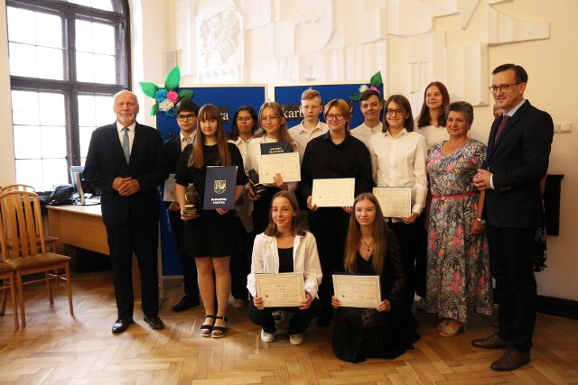 Nagrodzono najlepszych uczniów miasteckich szkół podstawowych