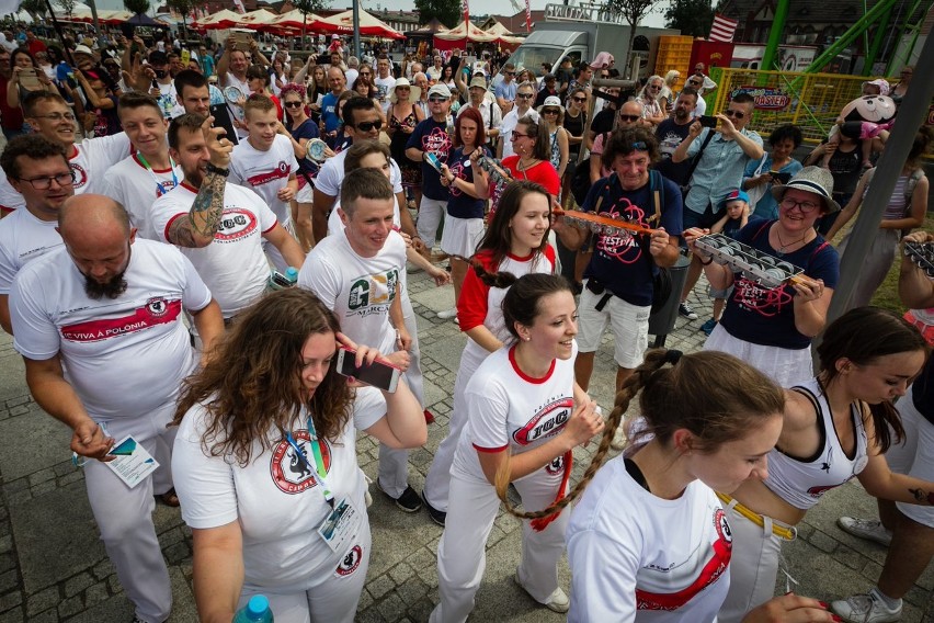 Huczna parada na zakończenie Dni Morza i Samba Port Festival [ZDJĘCIA]