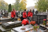 Stare groby mówią o naszej pamięci. Na lipnowskim cmentarzu porządkowano groby zasłużonych
