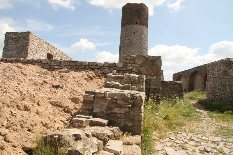 Prace wykopaliskowe na zamku w Chęcinach