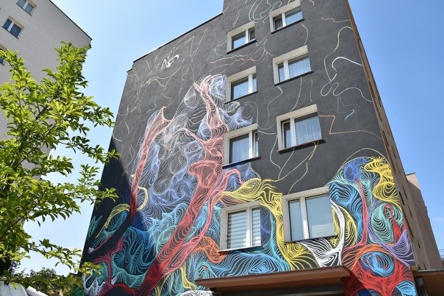 Pierwszy w Polsce mural naprawdę trójwymiarowy. Pełnię przestrzeni obrazu można docenić dopiero założeniu specjalnych okularów.