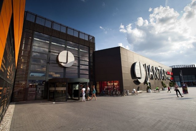Centrum Handlowe Jantar w Słupsku otwarto w 2008 roku.