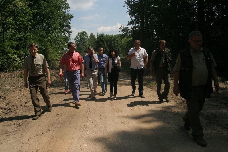 Dzieciom towarzyszyli: wicemarszałek Janina Orzełowska,...