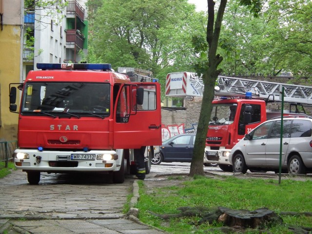 Na miejsce akcji strażacy przyjechali dwoma samochodami.