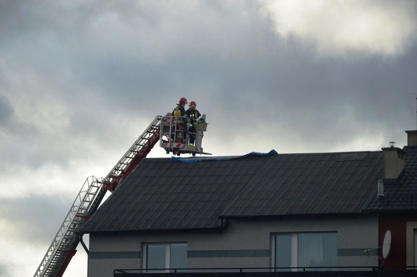 Bytów. Wichura zerwała linie energetyczne, uszkodzone dachy i samochody (zdjęcia)