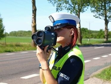 Policjanci z Białogardu, Kołobrzegu i Świdwina mierzyli prędkość jazdy kierowców. 32 mandaty, pięciu kierowców straciło prawo jazdy