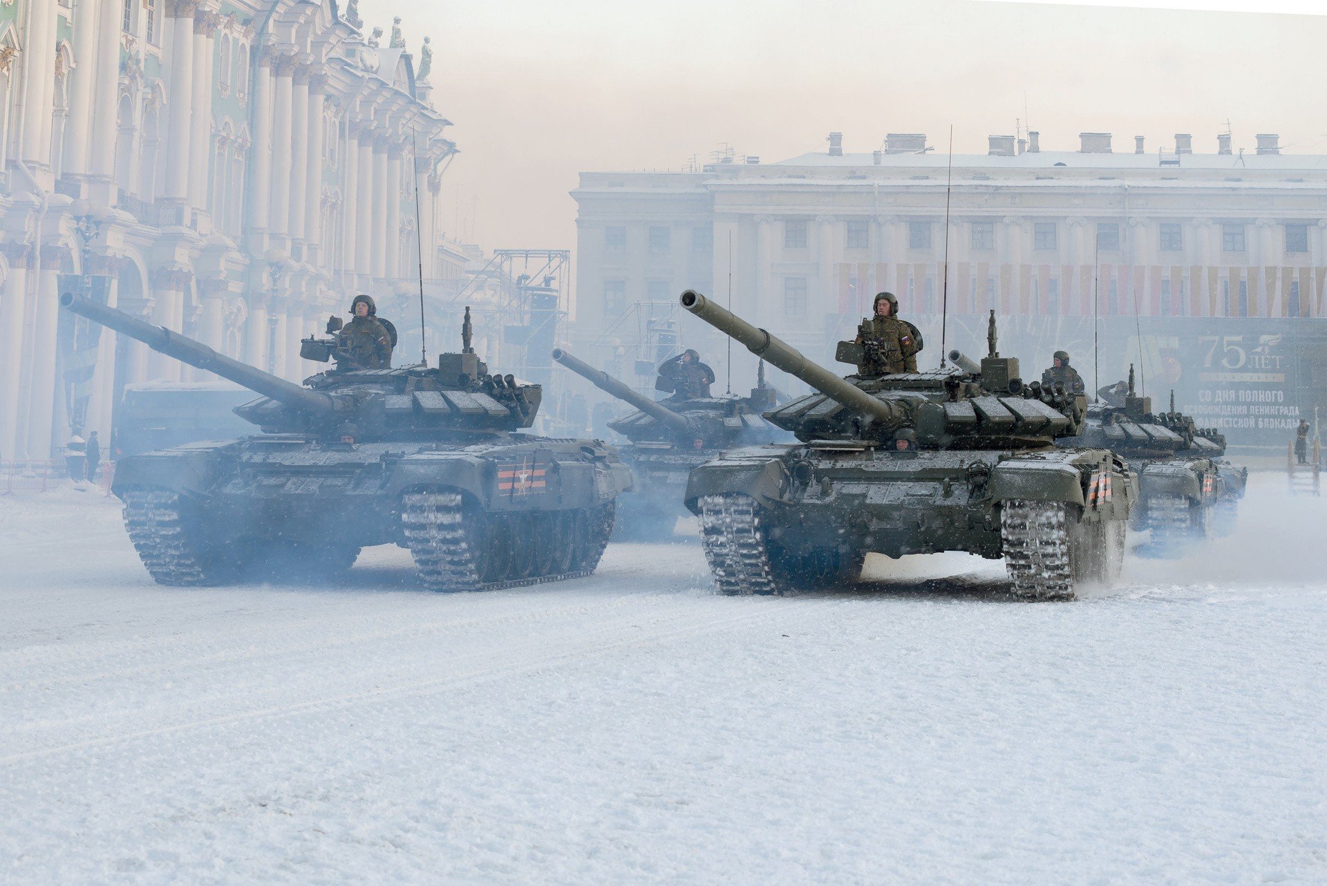 Три танка на Дворцовой площади