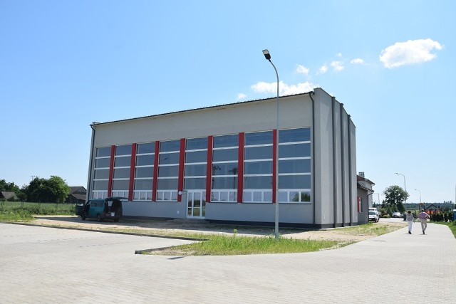 Okazale prezentuje się nowa sala gimnastyczna w Tychowie Starym, w gminie Mirzec