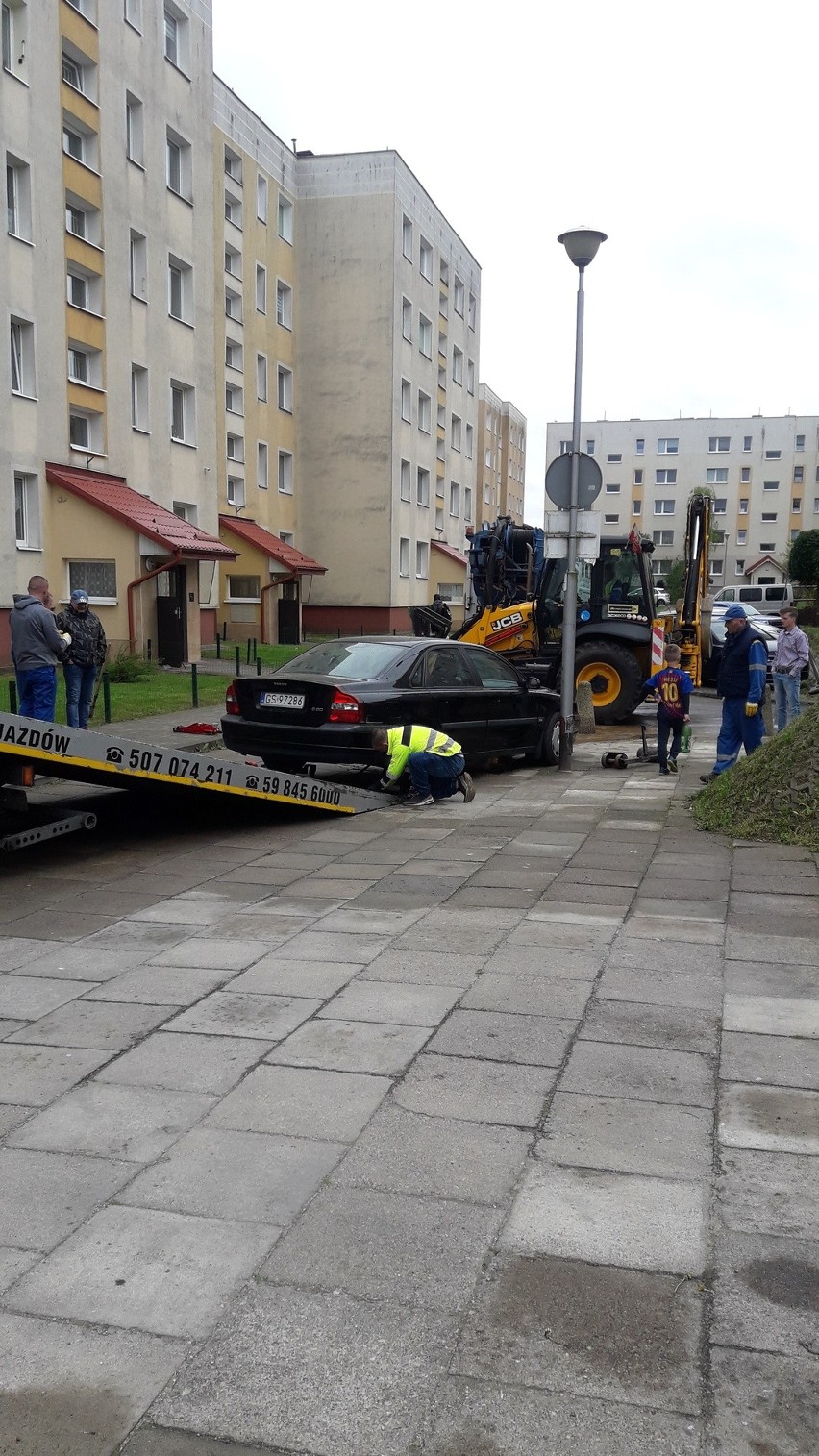 W niedzielę, od wczesnych godzin porannych, ekipy pracują...