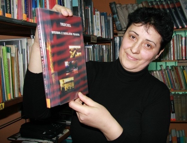 Wioletta Fabian ma 45 lat. Jest absolwentka studium bibliotekoznawstwa w Szczecinie. W bibliotece w Trzcielu pracuje od 1988 r.