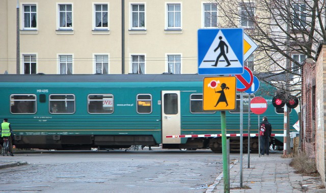 Od poniedziałku 16 grudnia przez przejazd kolejowy  u zbiegu ul. Narutowicza i Chełmińskiej w Grudziądzu nie będzie można przejechać samochodem. Będzie można przejść albo przejechać rowerem.