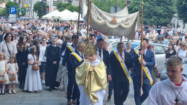 W czwartek 8 czerwca ulicami Szydłowca przeszła procesja Bożego Ciała.
