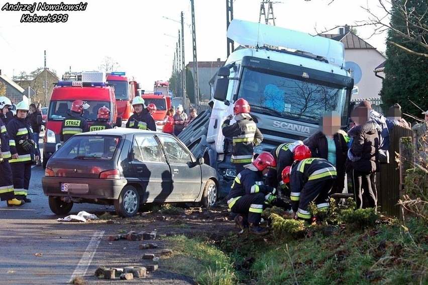 Zderzenie ciężarówki z samochodem osobowym w Kleśniskach